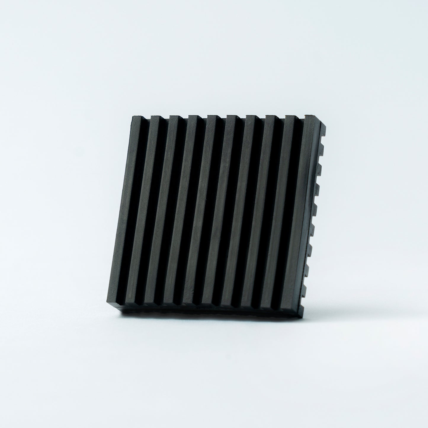 お手軽家電用防振ゴムマット ギザギザヘッド(4個入り) 両面筋入り TI-505